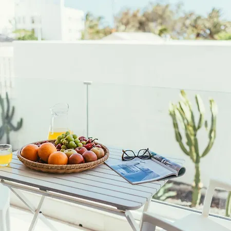 Volcan De Tilama 2 Playa Chica A 2 Min * Puerto del Carmen (Lanzarote)